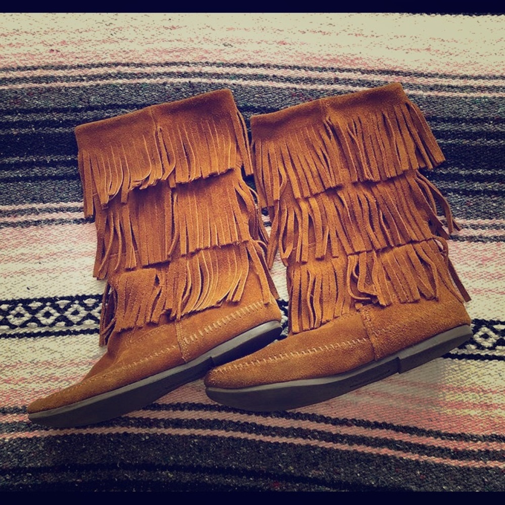 Minnetonka 3 row fringe boots